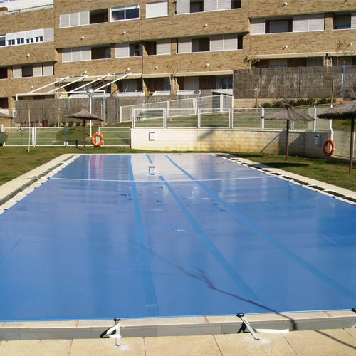 Macro deck da piscina pública ancorada amarras