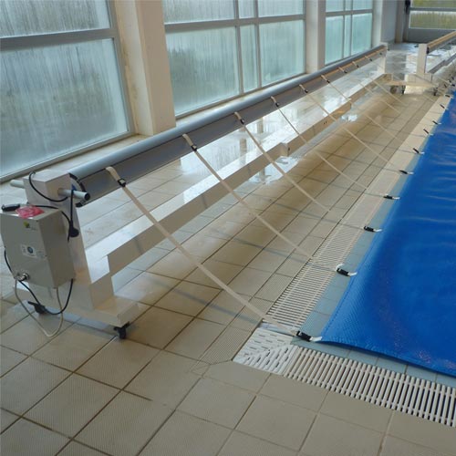 Instalación móvil motorizada de un cobertor en piscina