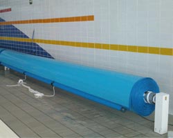 Instalación fija de cobertores para piscina