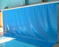Instalación elevada de un enrollador para cobertores en piscina pública