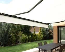 Awning ma6000 white in private home garden