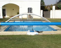 Enrollador telescopic gradual en piscina particular