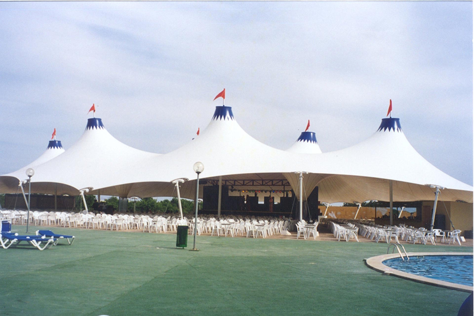 Estructura tensada en forma de carpa de circo para hostelería en Mallorca