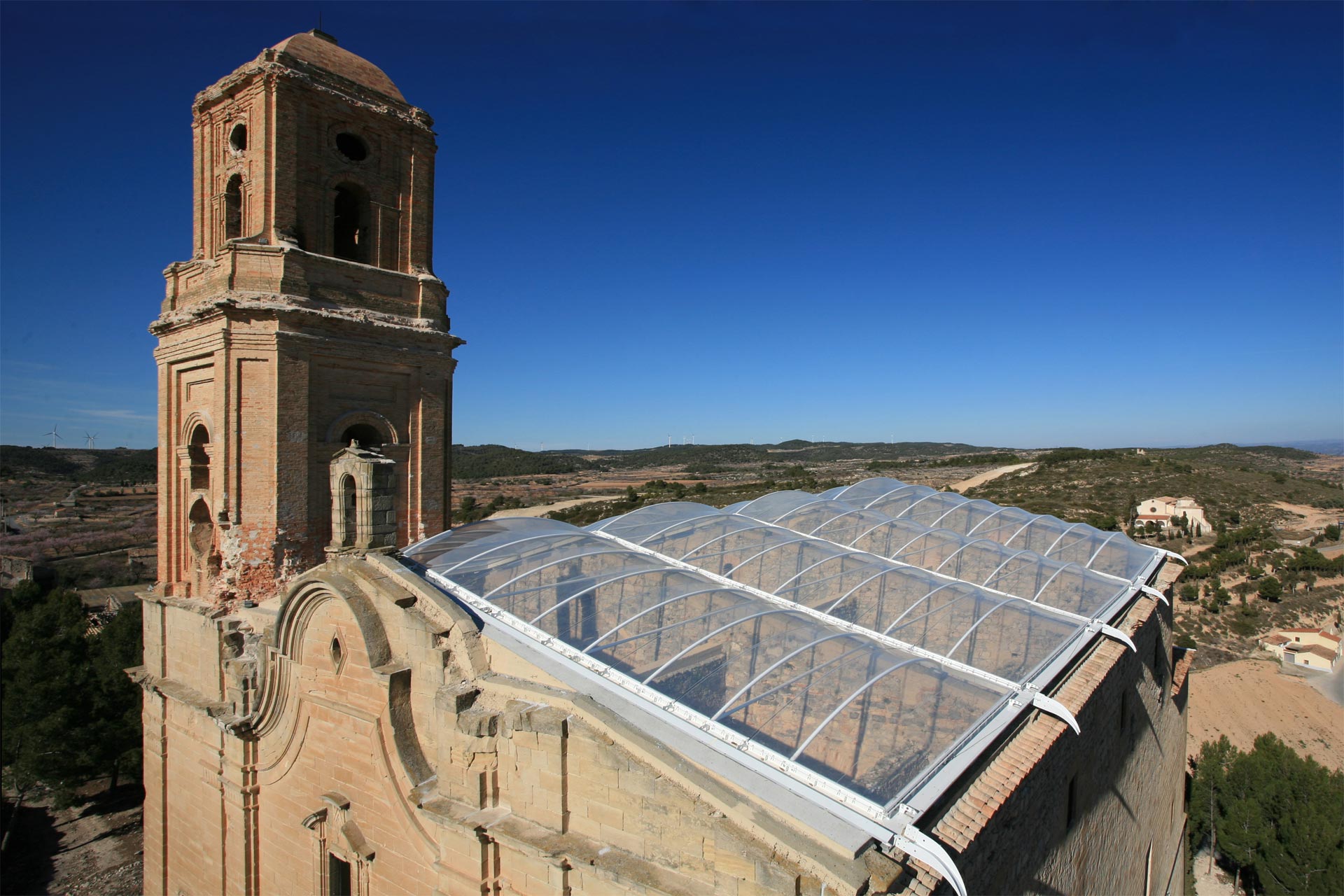 Cubierta ETFE transparente en iglesia de corbera de ebre