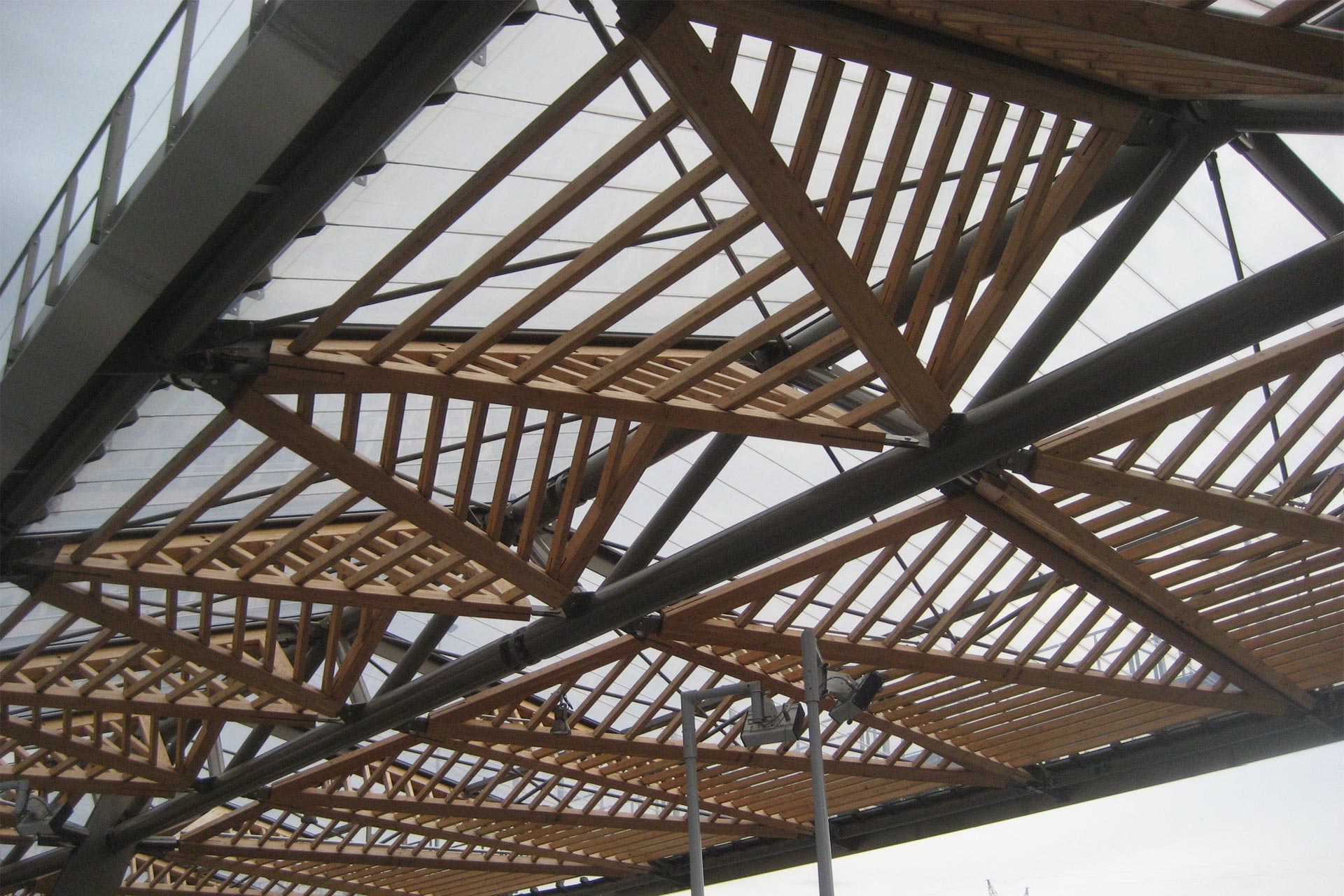 Cubierta ETFE con estructura de madera en peaje de la A1 de Francia