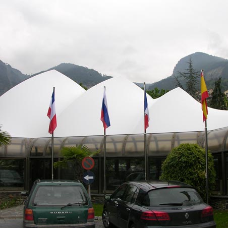 Estructura tensada en 3 módulos del hotel guillem en Andorra