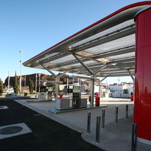 Side part of the new canopy of the CEPSA service station.