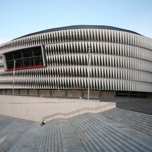 Vista de la fachada de ETFE del estadio San mamés