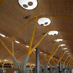 Cubierta de madera con lucernarios ETFE en el Aeropuerto de Barajas