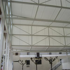 Interior de la estructura tensada del ayuntamiento de Ordizia