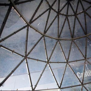 Vista del interior de la estructura ETFE de la Expo Cantábria
