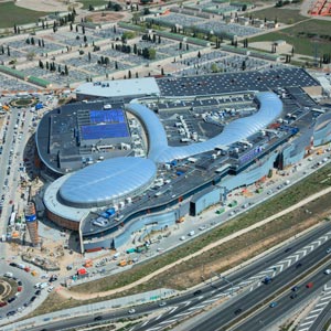 Vista aérea del centro comercial islazul y la cubierta etfe