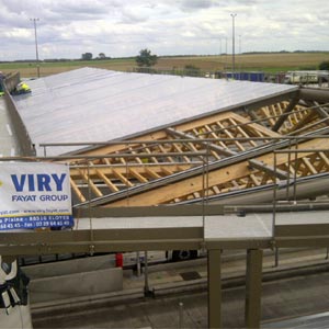Montaje de la cubierta ETFE con estructura de madera en peaje de la A1 de Francia